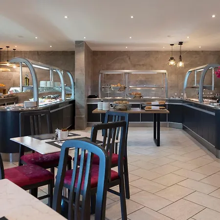 Plaza Regency Hotel 3*