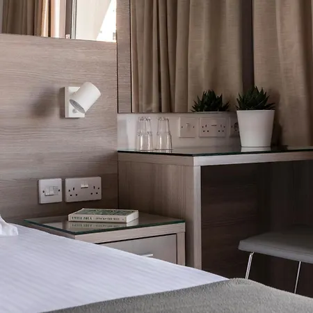 Plaza Regency 3*