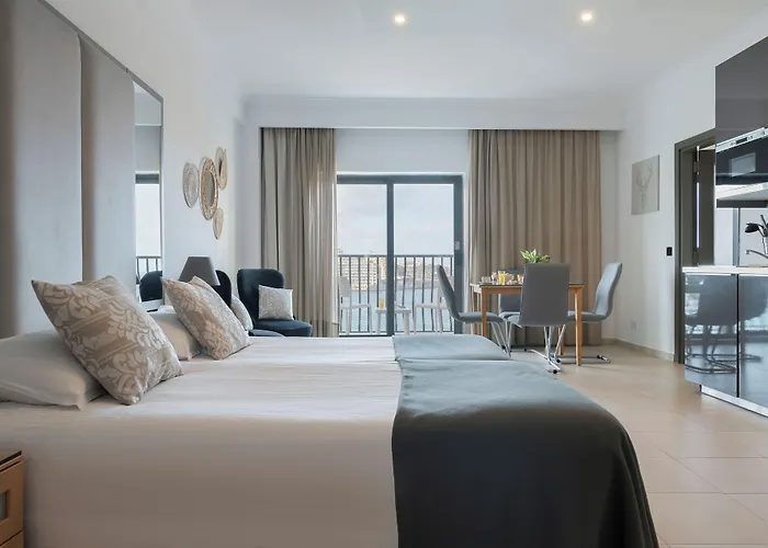 Plaza Regency 3* Слима