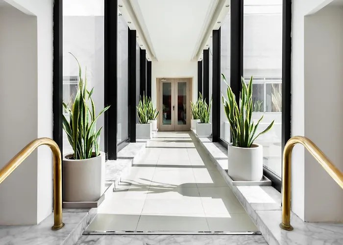 Plaza Regency Отель