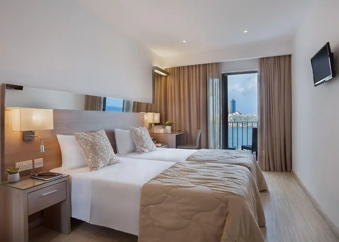 מלון Plaza Regency 3*