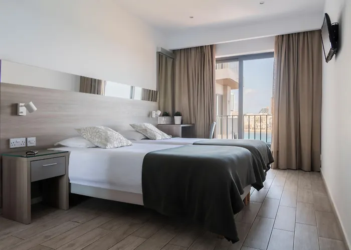 Plaza Regency מלון