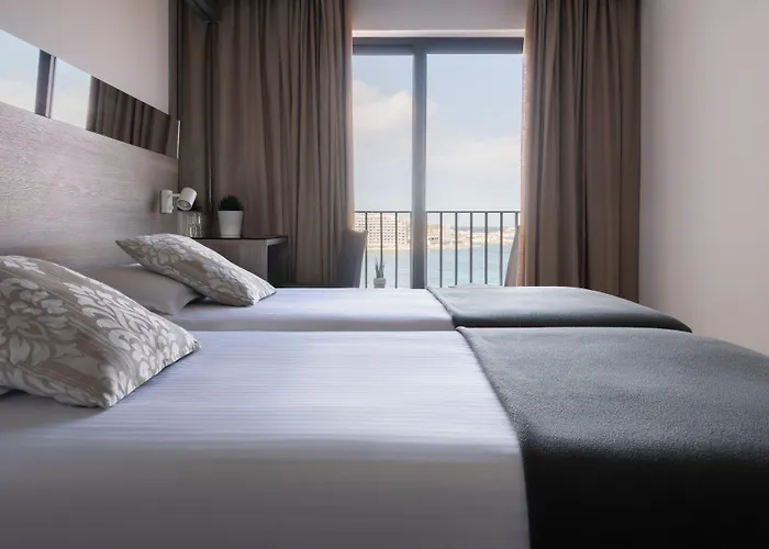 מלון Plaza Regency 3*